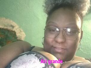 Ari_grande