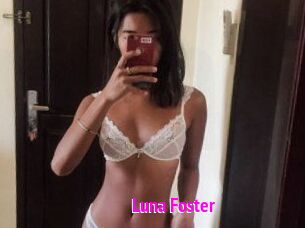 Luna_Foster